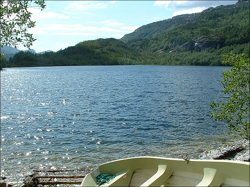 Båt på Vassenden i Sundalsvatnet